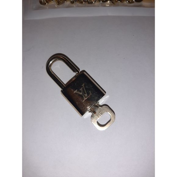 *GENUINE* 2 TWO Louis Vuitton Locks *INCLUDES KEY* - Picture 3 of 12